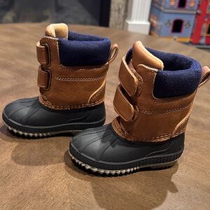 NWOT ⭐️ GAP Kids' Tan and Black Snow Boots